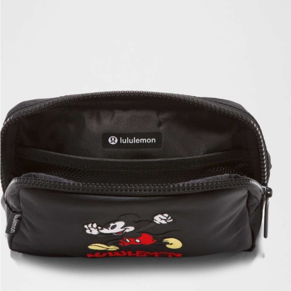 Disney x Lululemon *Everywhere Belt Bag 1L Mickey in Motion Graphic, Black - Picture 2 of 6